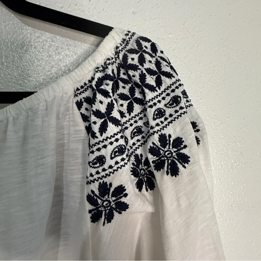 Tommy Hilfiger White Boho Peasant Blouse w/Black Embroidery. Sz L.